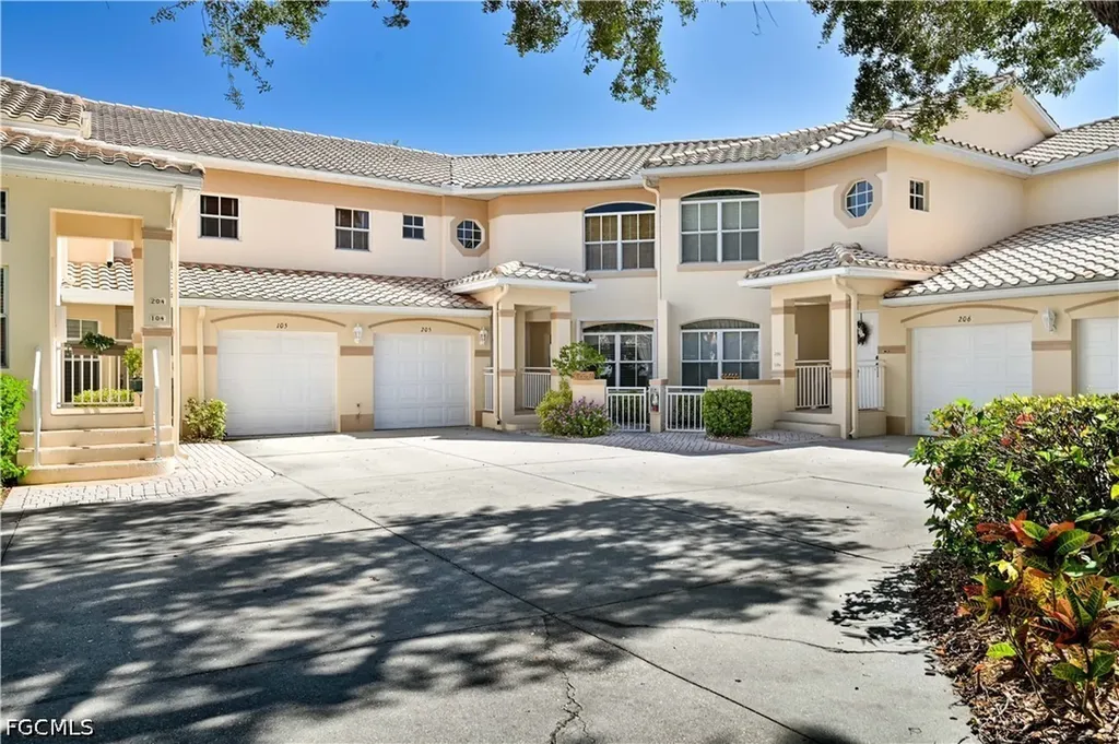 Bonita Springs FL, 28060 Palmas Grandes Lane, Unit 105