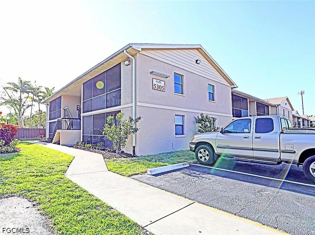 5305 Summerlin Road Fort Myers FL 33919