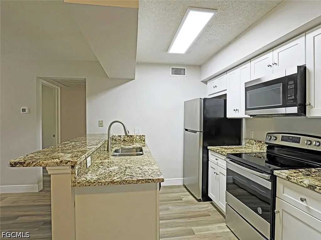 5305 Summerlin Road Fort Myers FL 33919
