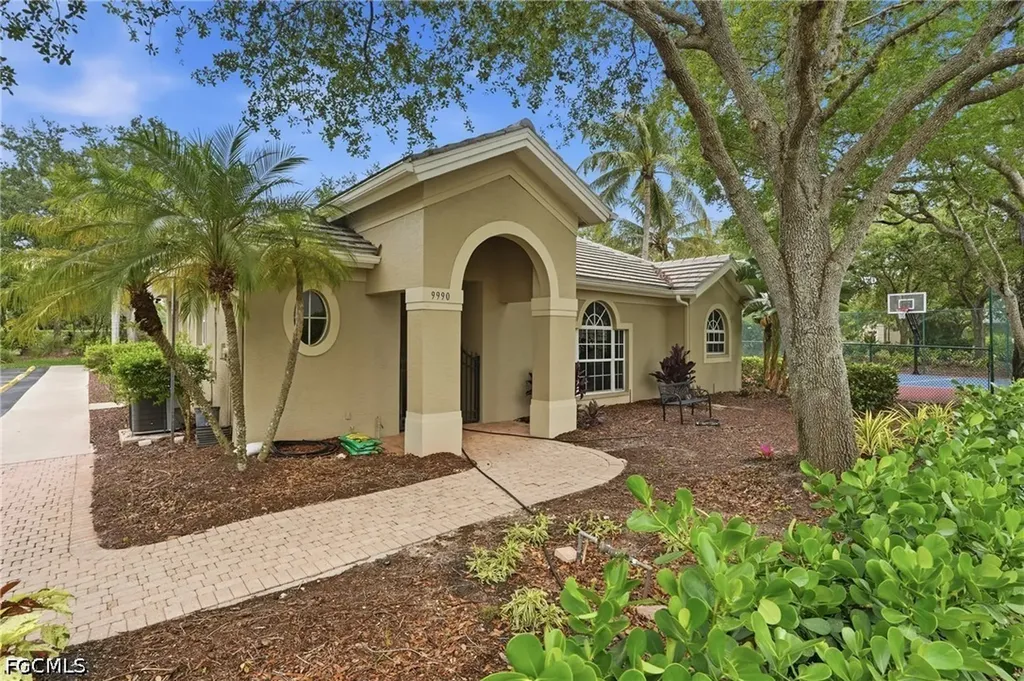 9954 Colonial Walk N Estero FL 33928