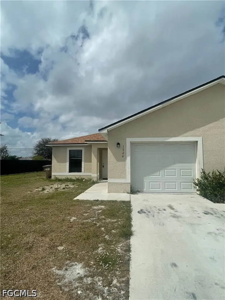 1044 NE 8th Place Cape Coral FL 33909