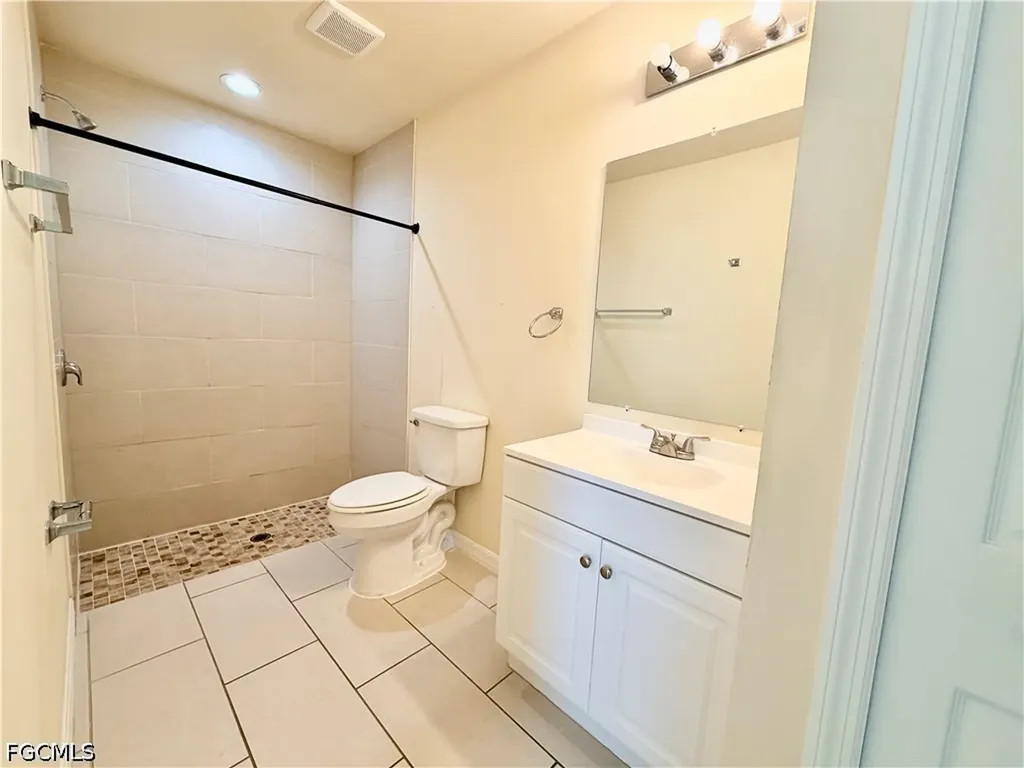 1044 NE 8th Place Cape Coral FL 33909