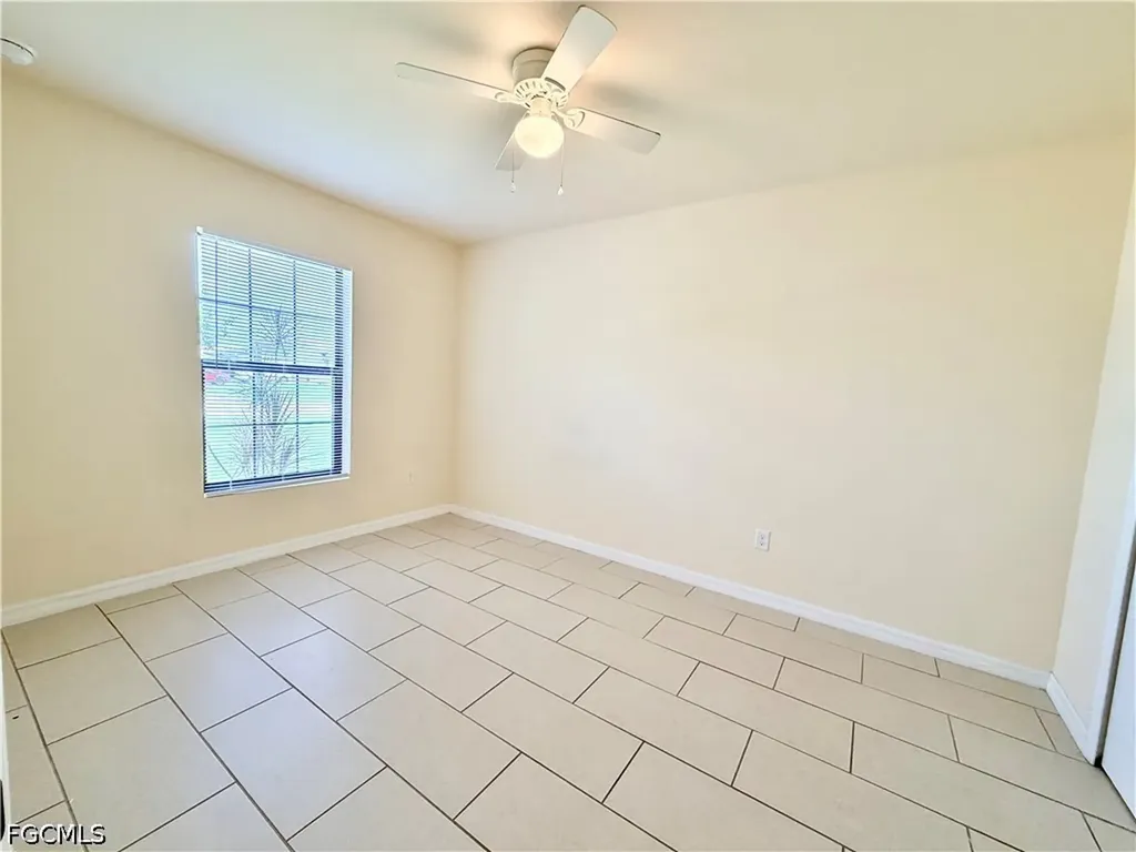 1044 NE 8th Place Cape Coral FL 33909