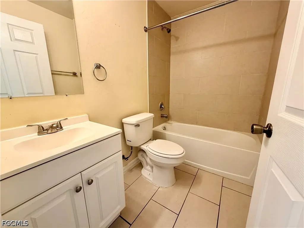 1044 NE 8th Place Cape Coral FL 33909