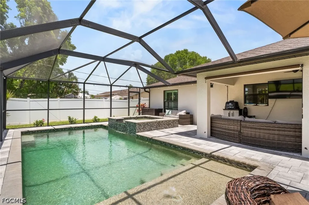636 SE 11th Avenue Cape Coral FL 33990
