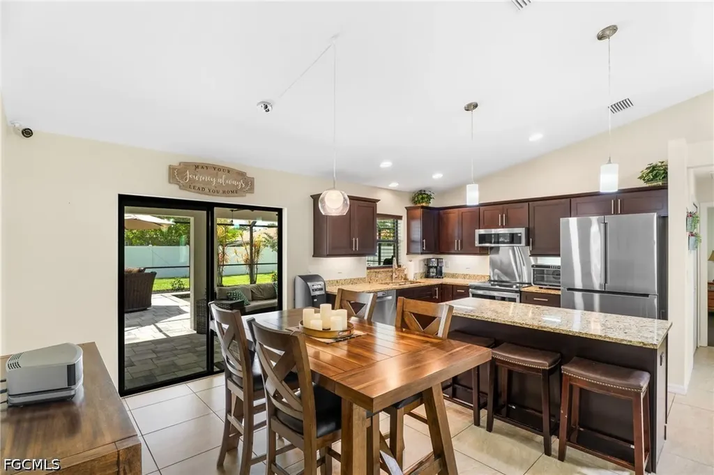636 SE 11th Avenue Cape Coral FL 33990