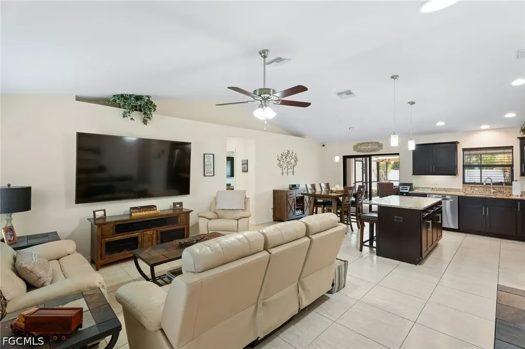 636 SE 11th Avenue Cape Coral FL 33990