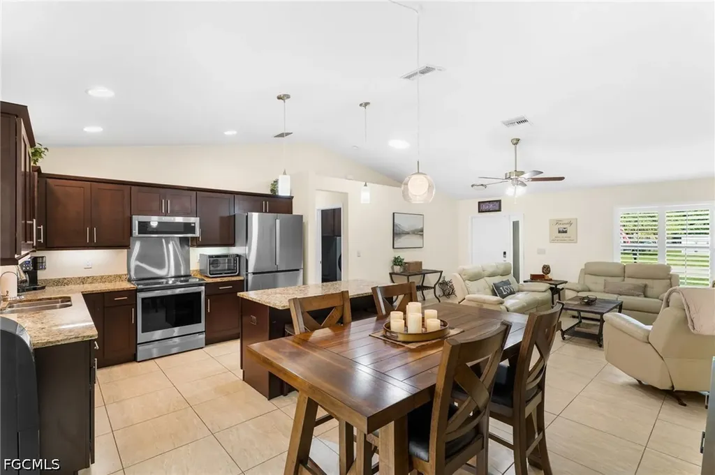 636 SE 11th Avenue Cape Coral FL 33990