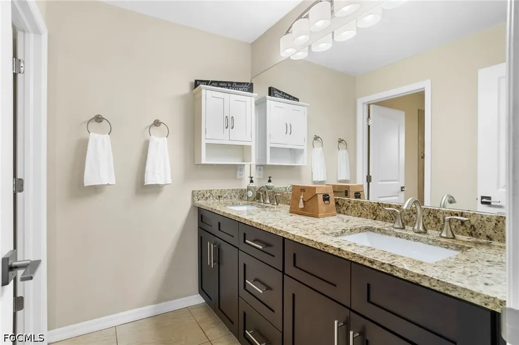 636 SE 11th Avenue Cape Coral FL 33990