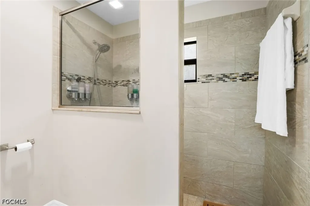 636 SE 11th Avenue Cape Coral FL 33990