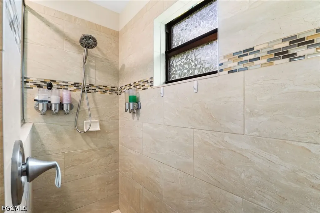 636 SE 11th Avenue Cape Coral FL 33990