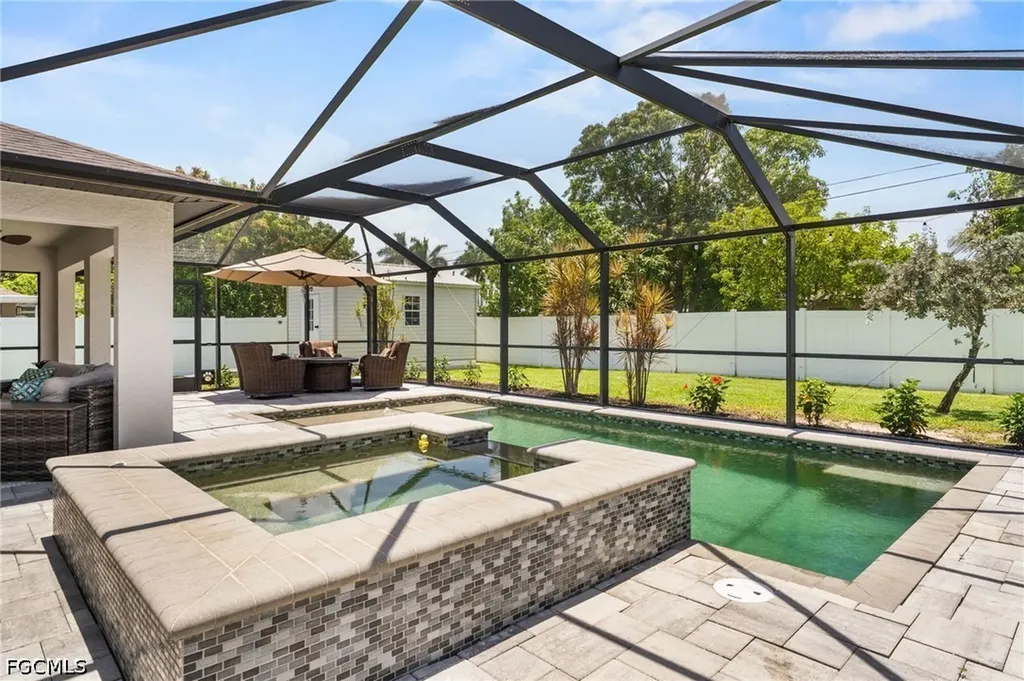 636 SE 11th Avenue Cape Coral FL 33990