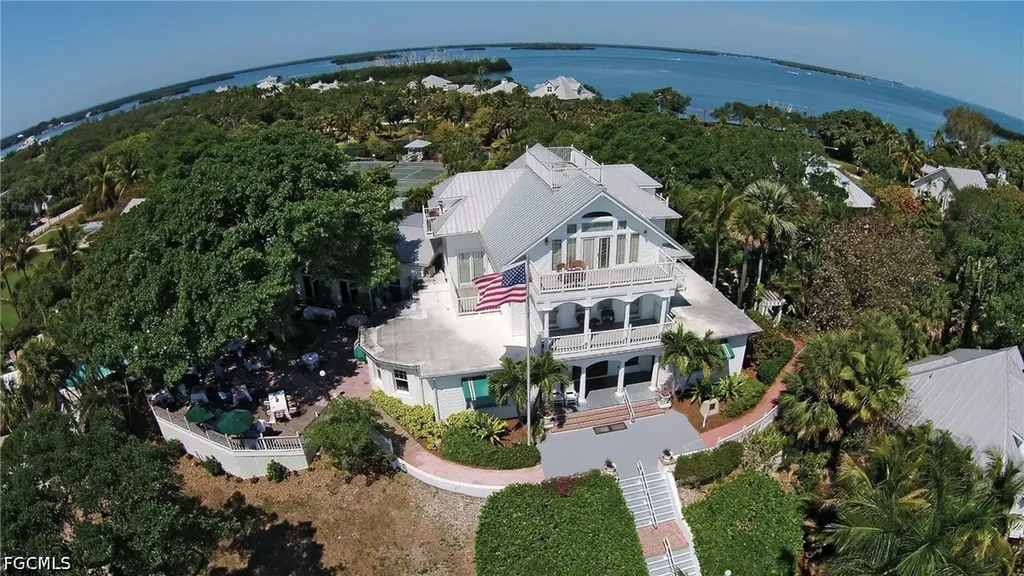 327 Useppa Useppa Island FL 33924