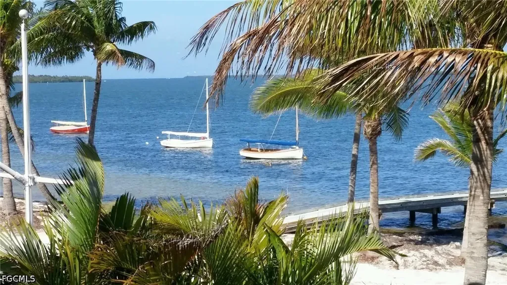 327 Useppa Useppa Island FL 33924