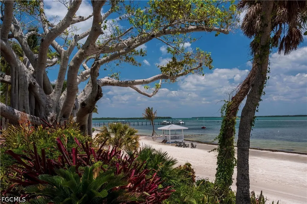 327 Useppa Useppa Island FL 33924