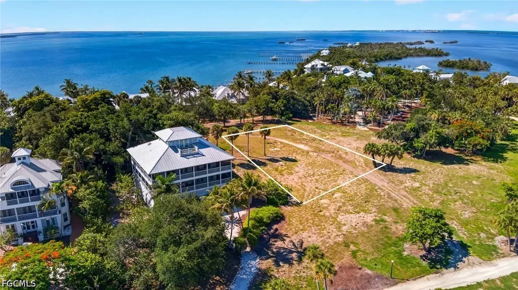 327 Useppa Useppa Island FL 33924