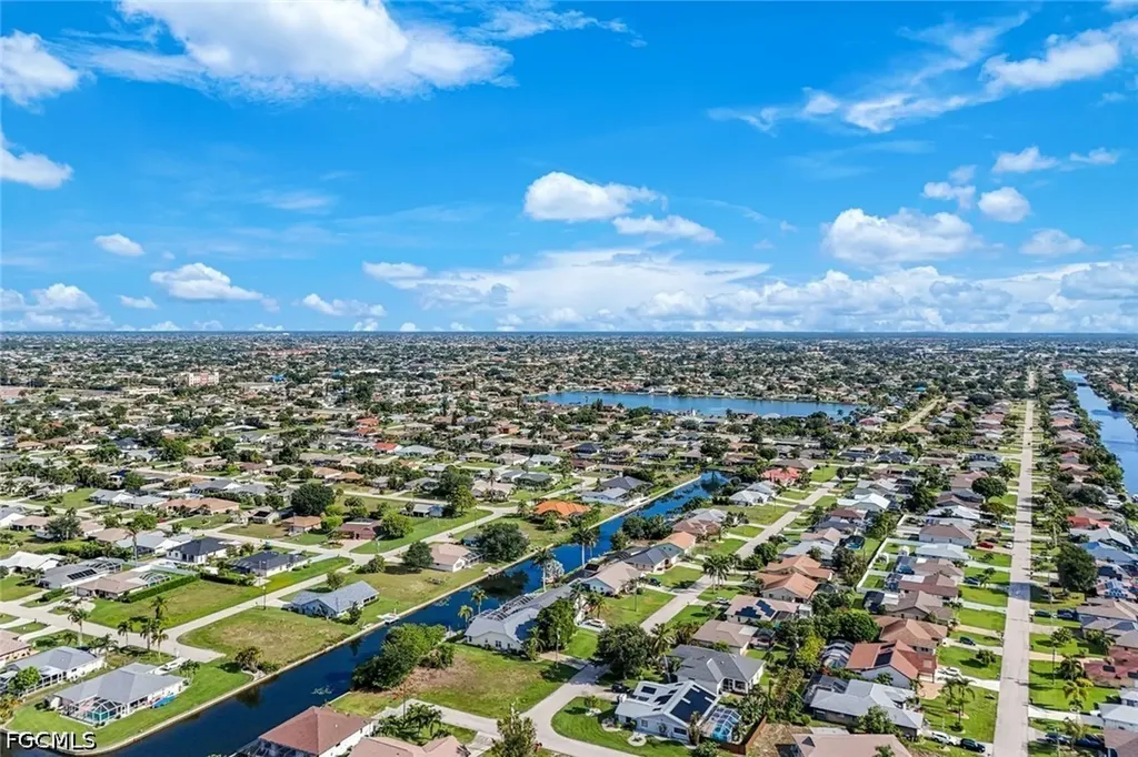 615 SE 19th Court Cape Coral FL 33990