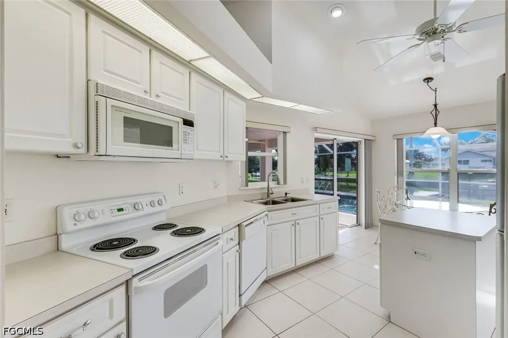 615 SE 19th Court Cape Coral FL 33990
