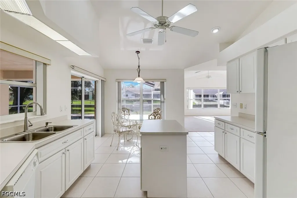 615 SE 19th Court Cape Coral FL 33990