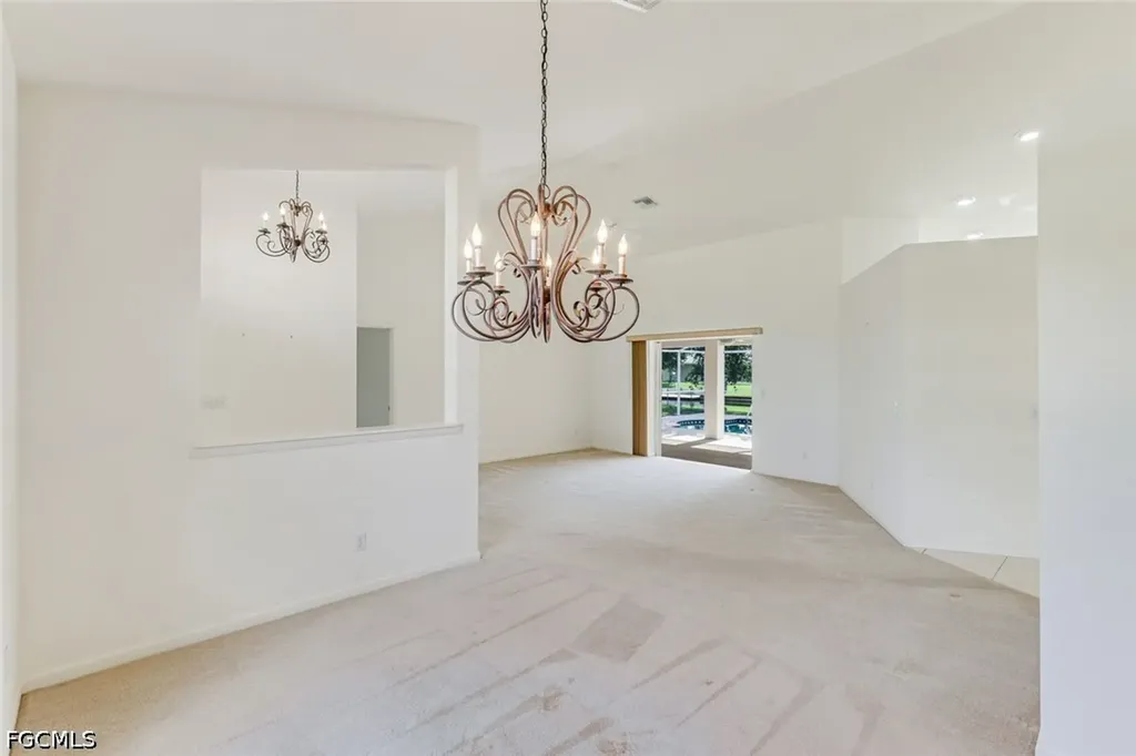 615 SE 19th Court Cape Coral FL 33990