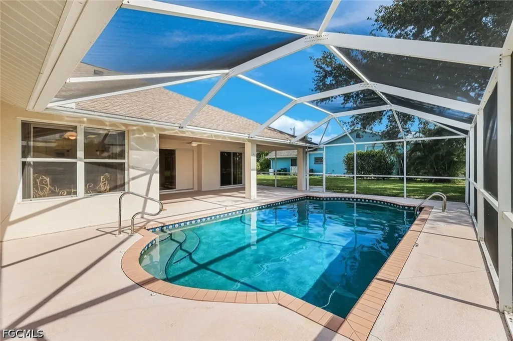 615 SE 19th Court Cape Coral FL 33990