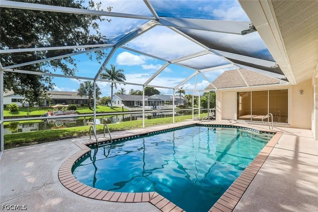 615 SE 19th Court Cape Coral FL 33990
