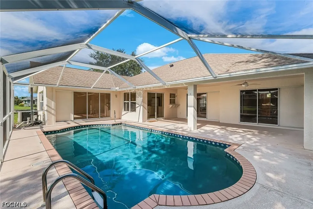 615 SE 19th Court Cape Coral FL 33990