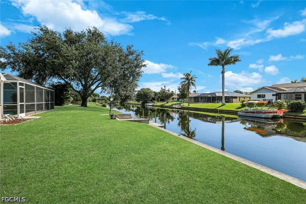 615 SE 19th Court Cape Coral FL 33990