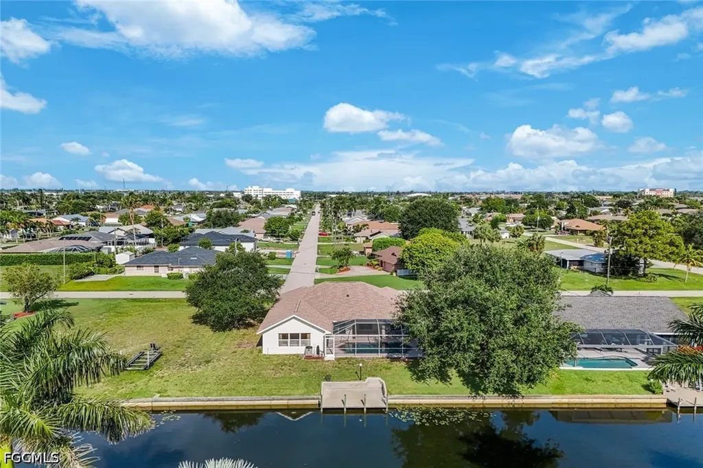 615 SE 19th Court Cape Coral FL 33990