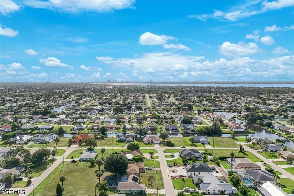 615 SE 19th Court Cape Coral FL 33990