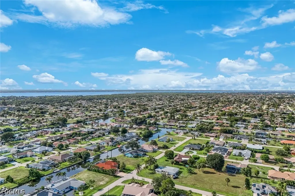 615 SE 19th Court Cape Coral FL 33990