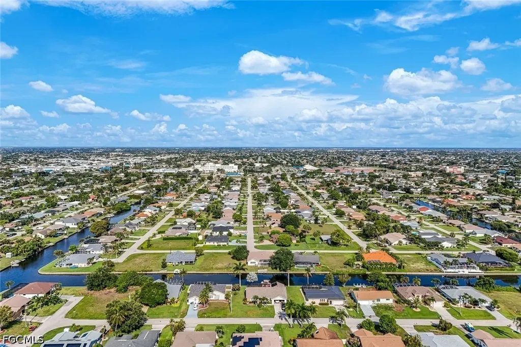 615 SE 19th Court Cape Coral FL 33990