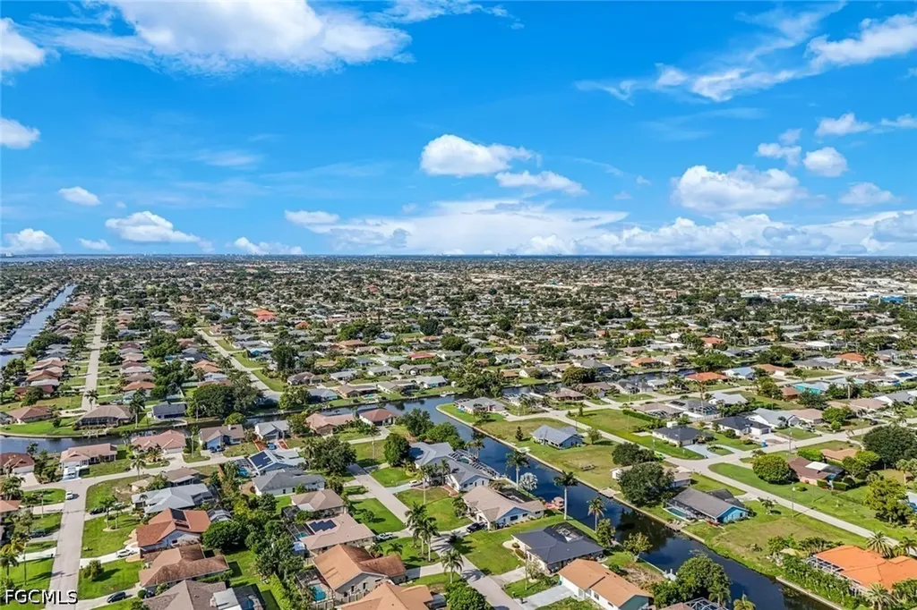 615 SE 19th Court Cape Coral FL 33990