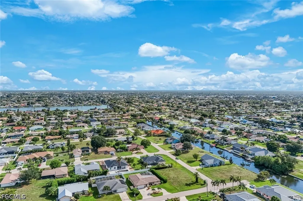 615 SE 19th Court Cape Coral FL 33990