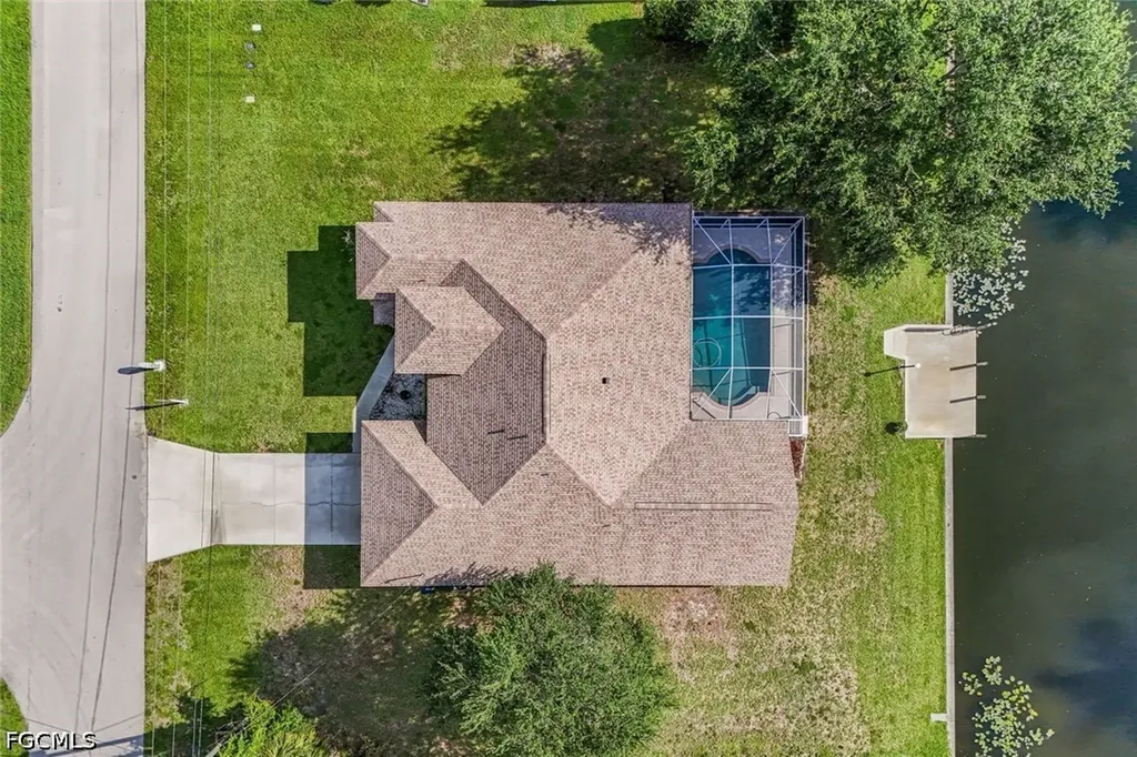 615 SE 19th Court Cape Coral FL 33990