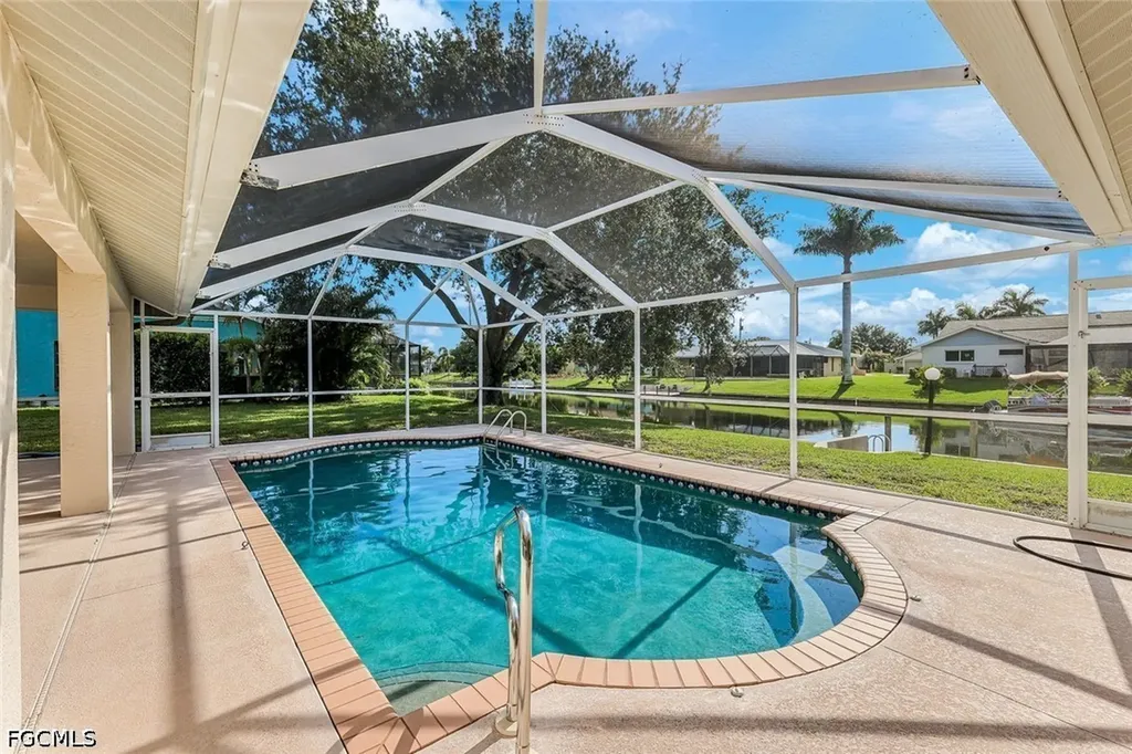 615 SE 19th Court Cape Coral FL 33990