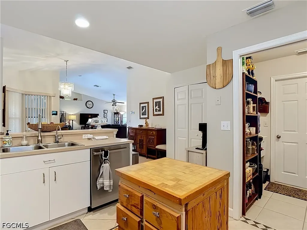 4608 29th Street SW Lehigh Acres FL 33973