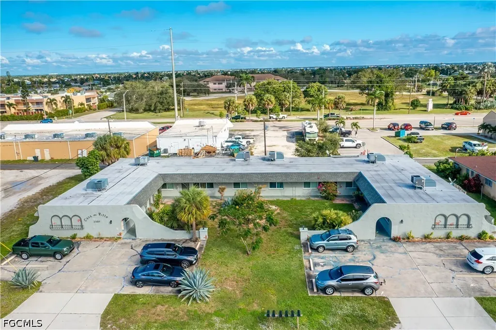 2927 SE 15th Place Cape Coral FL 33904