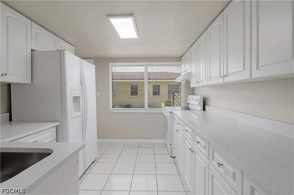 2927 SE 15th Place Cape Coral FL 33904