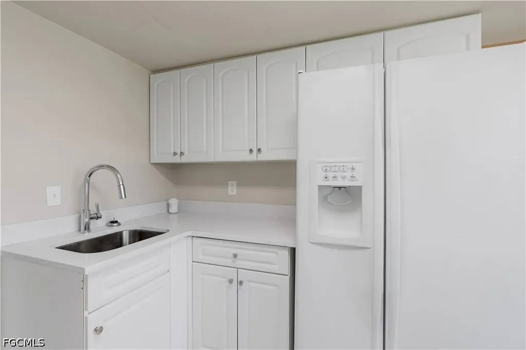 2927 SE 15th Place Cape Coral FL 33904