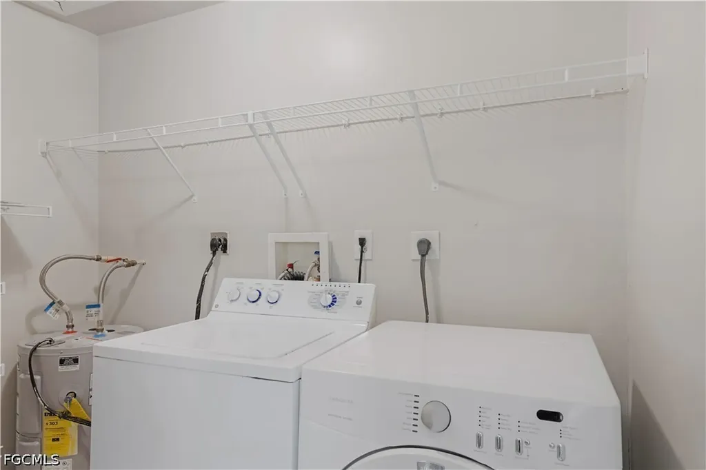 2927 SE 15th Place Cape Coral FL 33904