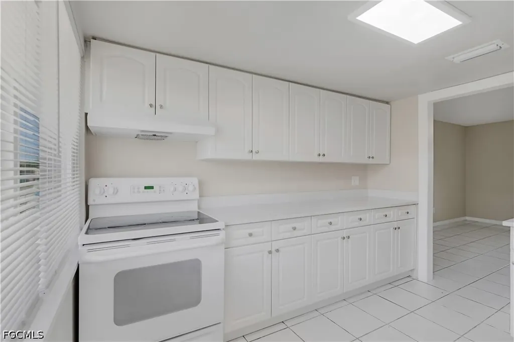 2927 SE 15th Place Cape Coral FL 33904