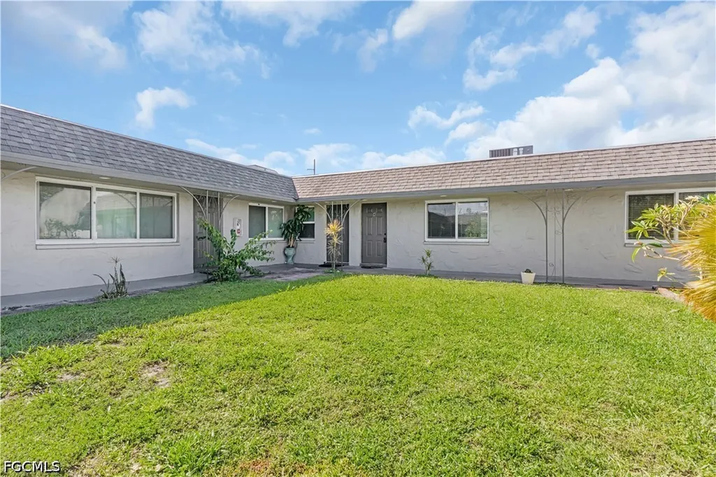 2927 SE 15th Place Cape Coral FL 33904