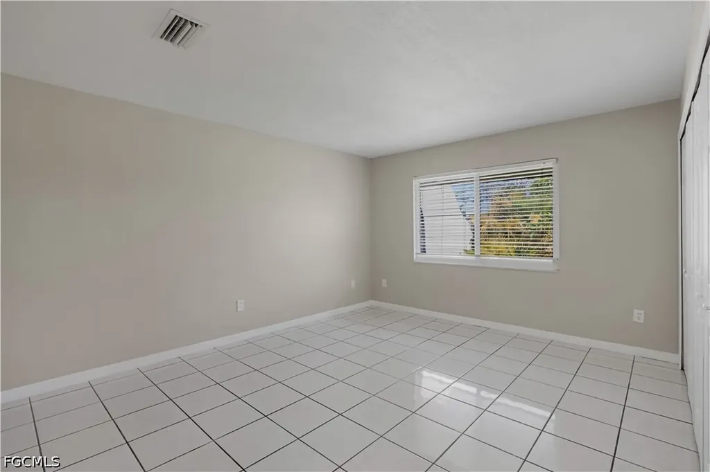 2927 SE 15th Place Cape Coral FL 33904