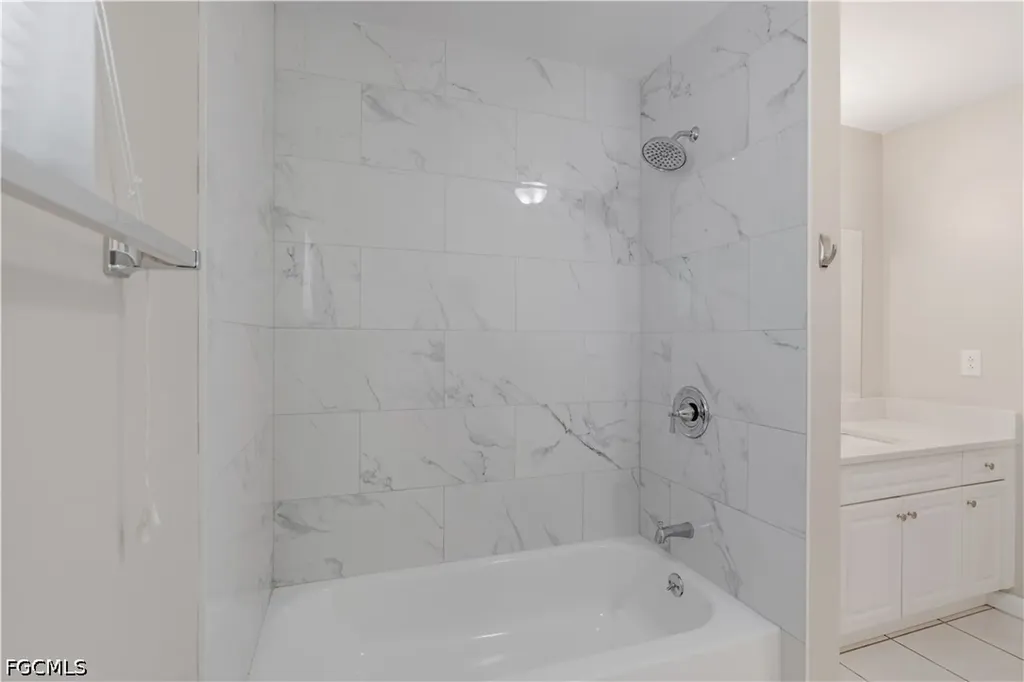 2927 SE 15th Place Cape Coral FL 33904