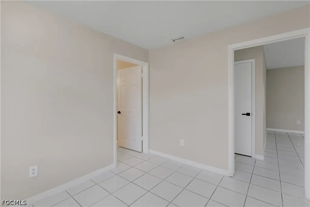 2927 SE 15th Place Cape Coral FL 33904