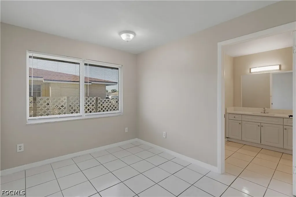 2927 SE 15th Place Cape Coral FL 33904