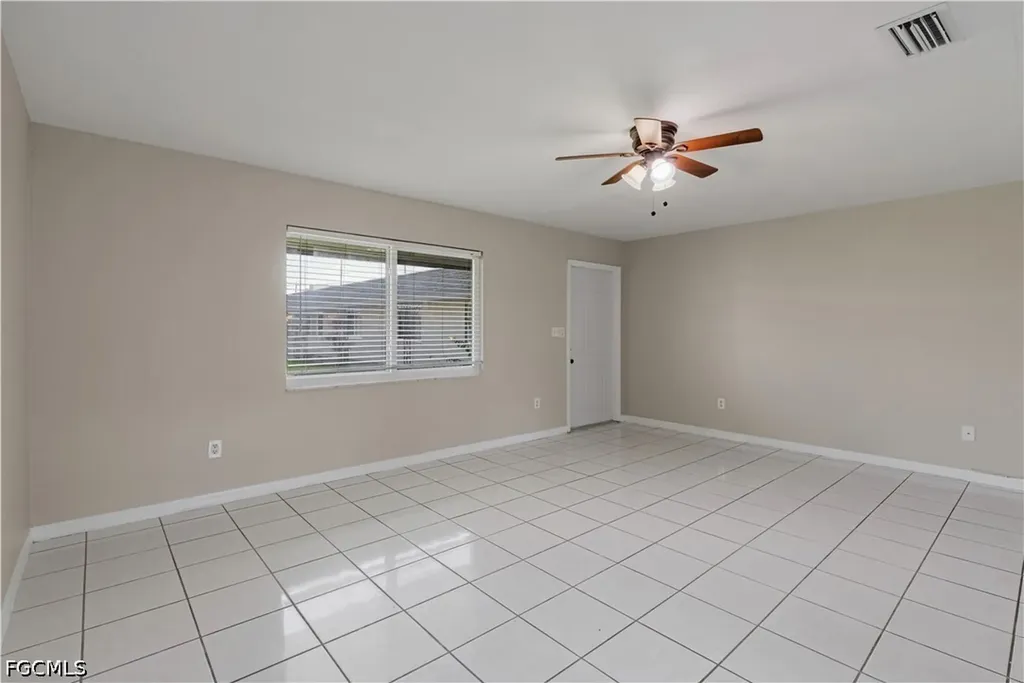2927 SE 15th Place Cape Coral FL 33904