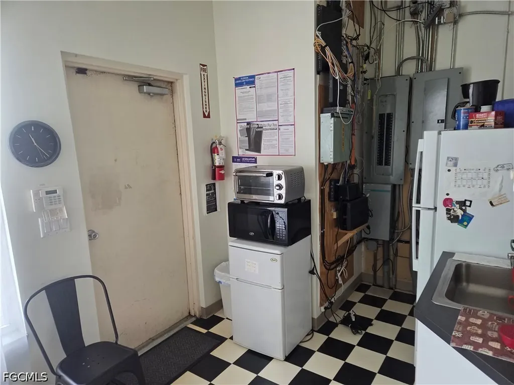 331 Cape Coral Parkway W Cape Coral FL 33914