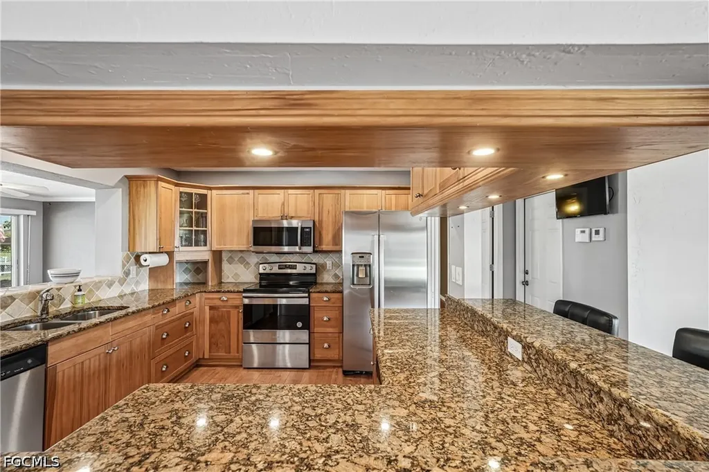 2206 SE 10th Place Cape Coral FL 33990